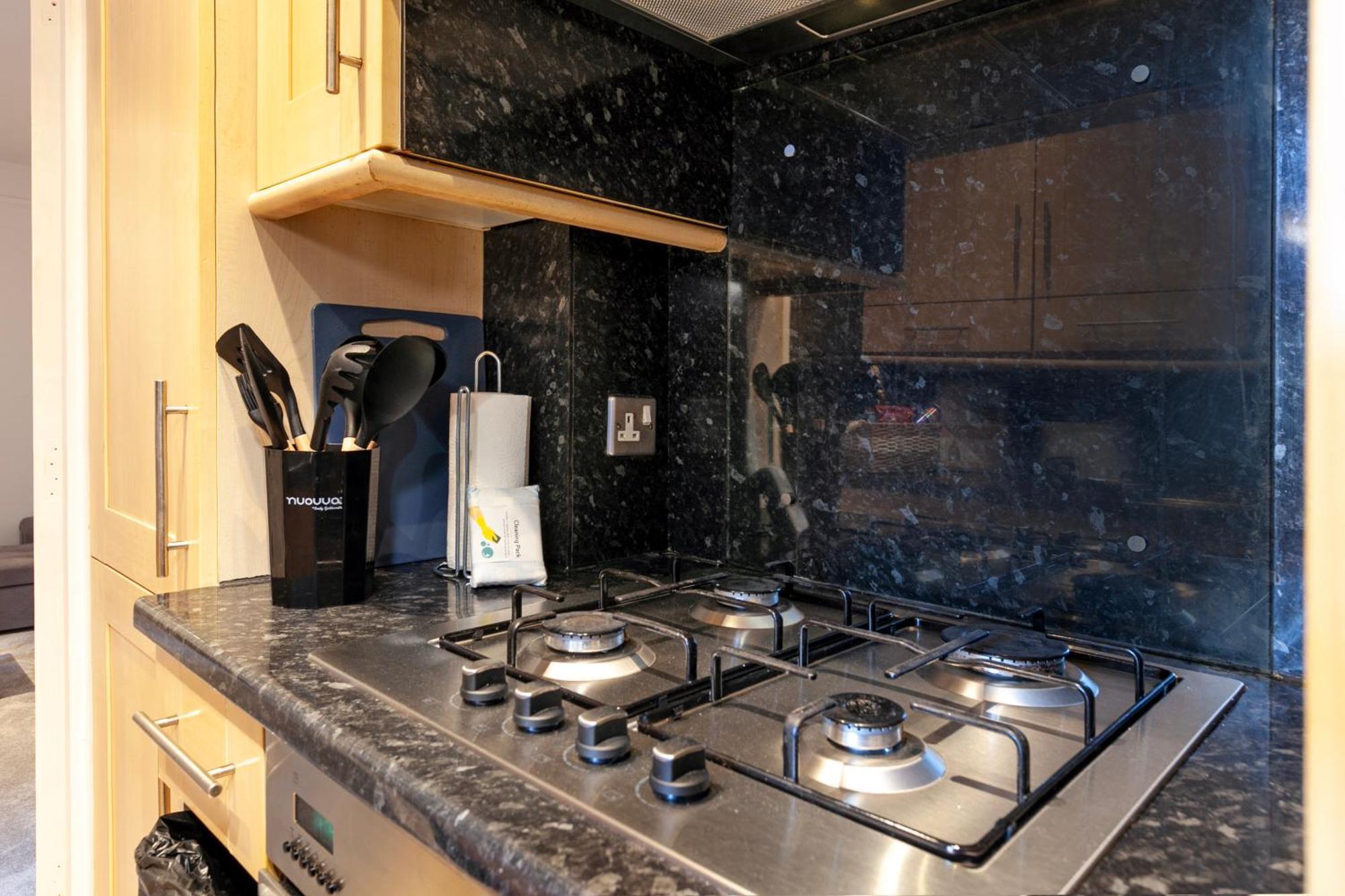 Beautiful 3 Bedroom Flat In Scott Ellis Gardens London Exterior photo
