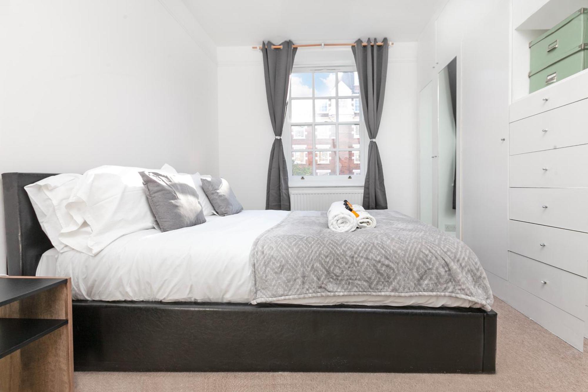 Beautiful 3 Bedroom Flat In Scott Ellis Gardens London Exterior photo