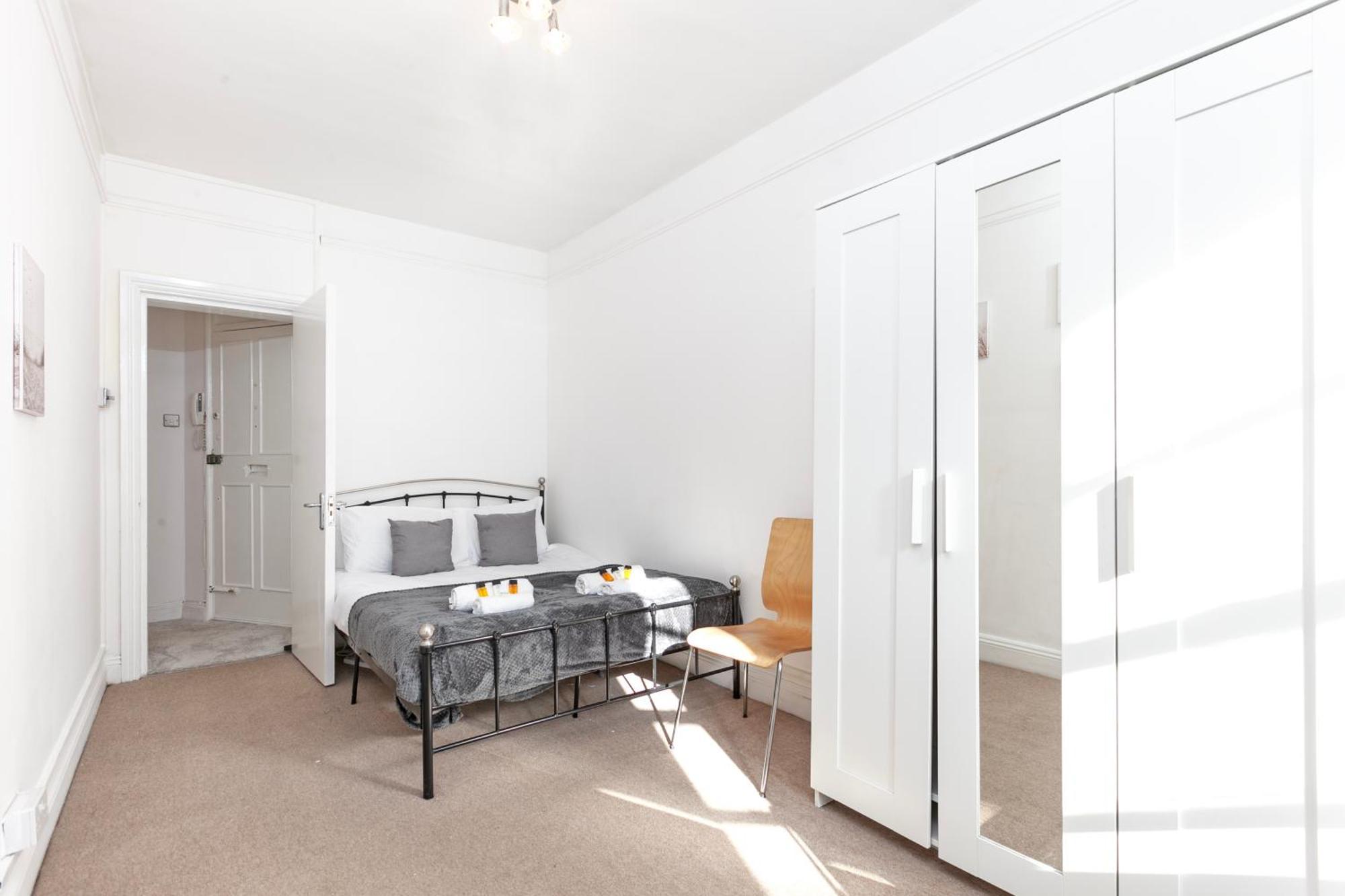 Beautiful 3 Bedroom Flat In Scott Ellis Gardens London Exterior photo